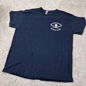 Gildan Men's Black and Navy T-shirt